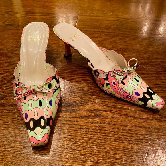 Stuart Weitzman Abstract Scallop Edge Mule Slide - Picture 1 of 7